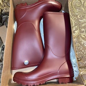 Ugg Rain boots 10